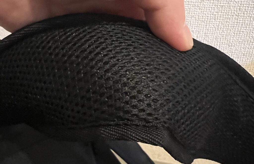 しかも内側はメッシュになっているので蒸れずらい！